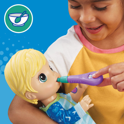 Bé Luna tập uống thuốc BABY ALIVE E6937