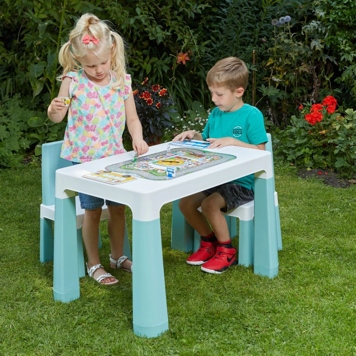 Bàn học kèm ghế cho bé PEEK A BOO PAB019